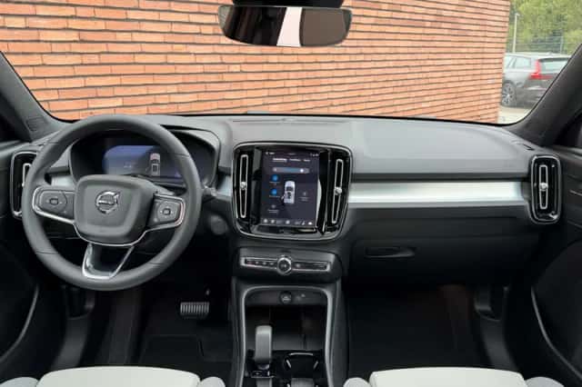 Volvo EX40 (2026) thumbnail 4