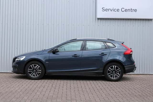 Volvo V40 Cross Country (2017) thumbnail 4