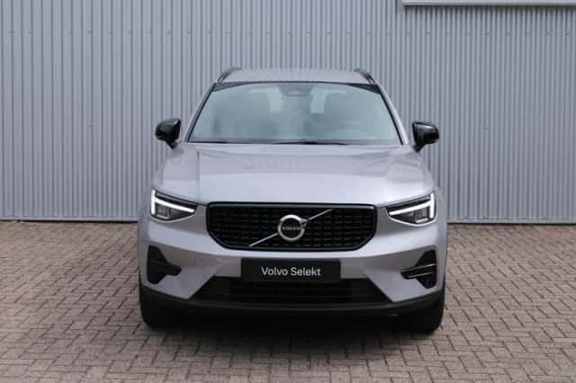 Volvo XC40 (2025) thumbnail 2