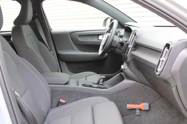 Volvo EX40 (2025) thumbnail 3