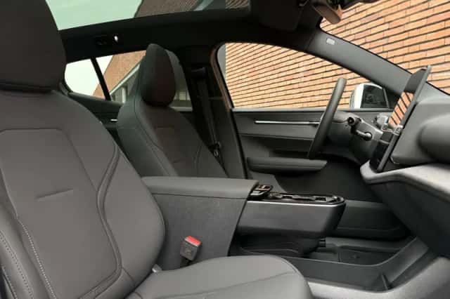 Volvo EX30 (2026) thumbnail 3