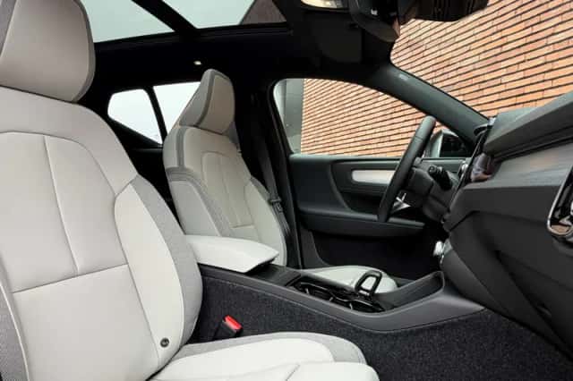 Volvo EX40 (2026) thumbnail 3