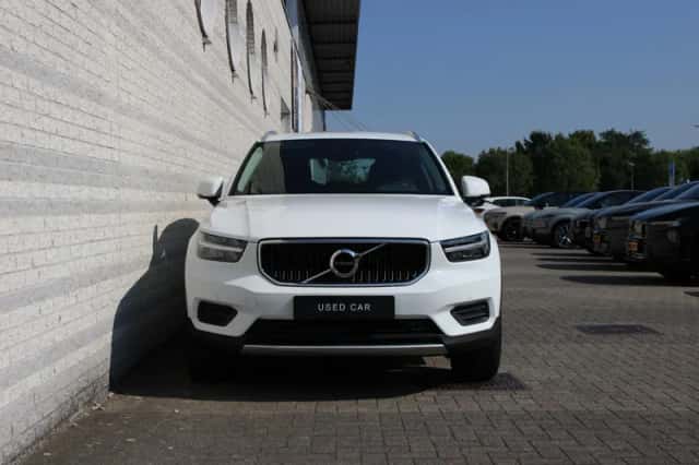 Volvo XC40 (2019) thumbnail 2