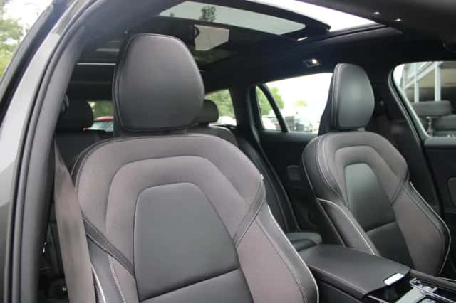 Volvo V60 (2022) thumbnail 5