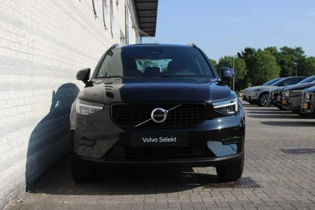 Volvo XC40 (2025) thumbnail 2