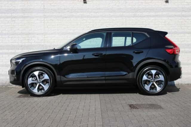 Volvo XC40 (2025) thumbnail 4