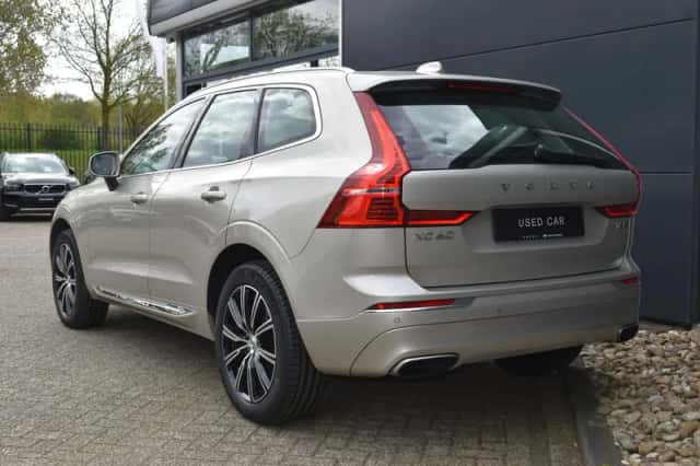Volvo XC60 (2017) thumbnail 4
