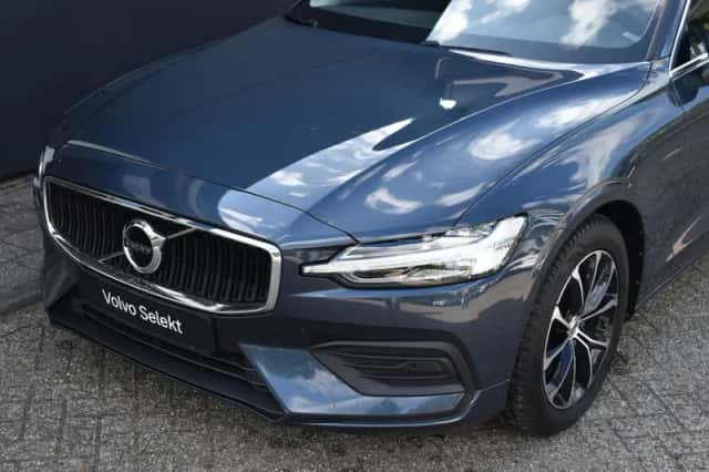 Volvo V60 (2022) thumbnail 2