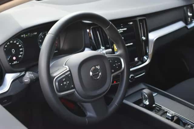Volvo V60 (2022) thumbnail 4