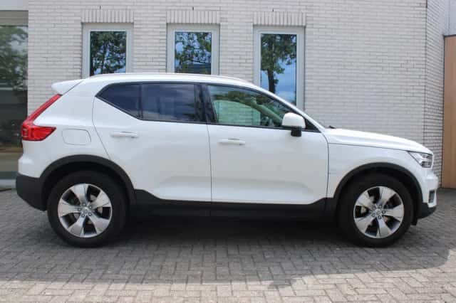 Volvo XC40 (2022) thumbnail 4