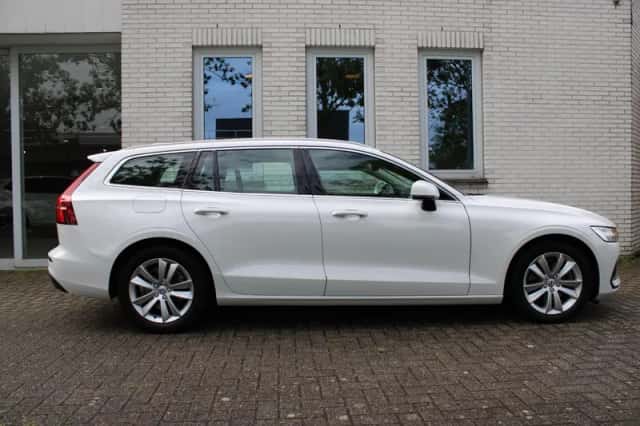 Volvo V60 (2021) thumbnail 6