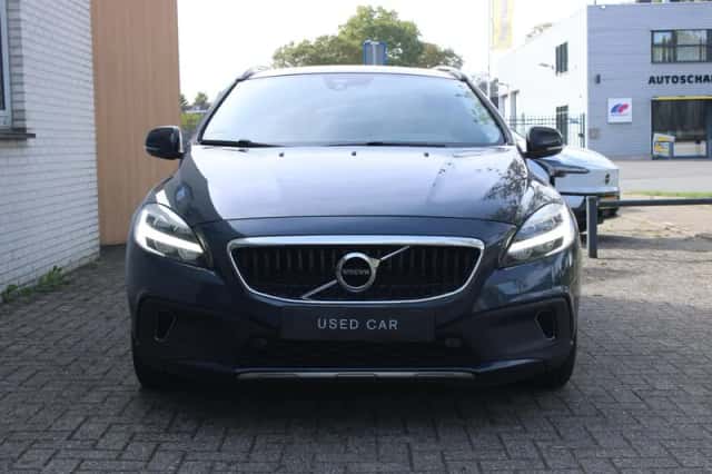 Volvo V40 Cross Country (2019) thumbnail 2