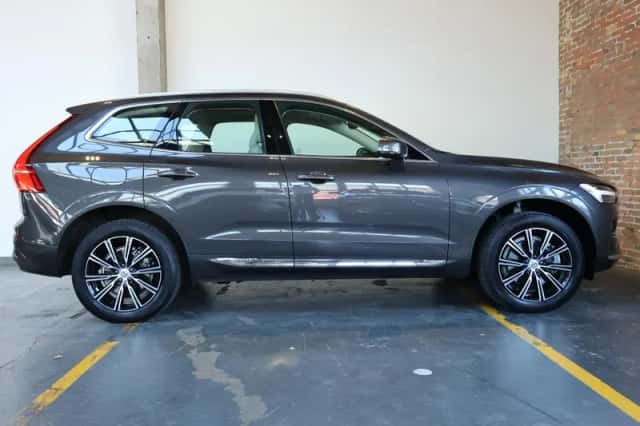 Volvo XC60 (2023) thumbnail 4