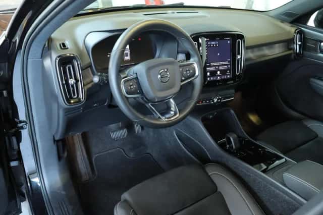 Volvo XC40 (2022) thumbnail 2