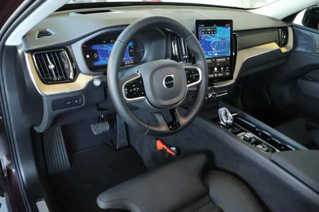 Volvo XC60 (2025) thumbnail 2