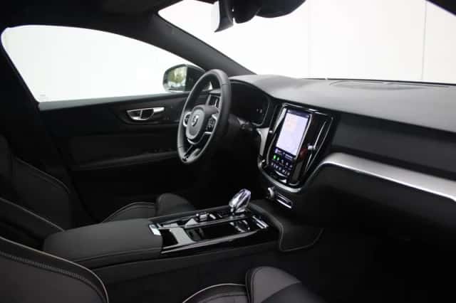 Volvo V60 (2025) thumbnail 3