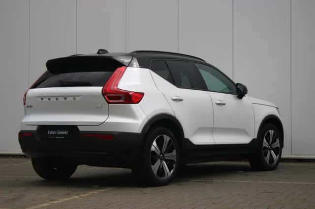 Volvo XC40 (2023) thumbnail 2