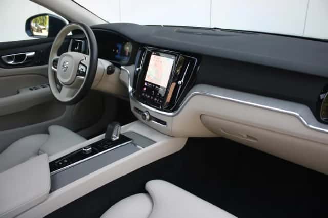 Volvo V60 Cross Country (2023) thumbnail 4