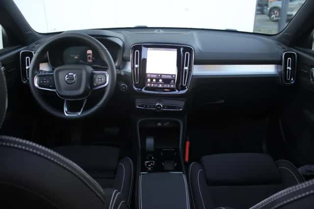 Volvo XC40 (2026) thumbnail 3