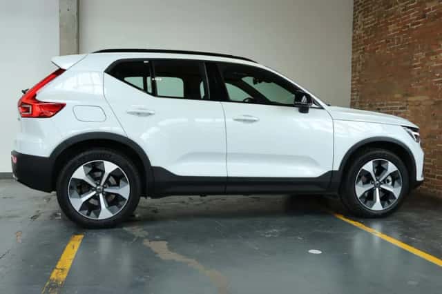 Volvo XC40 (2025) thumbnail 5