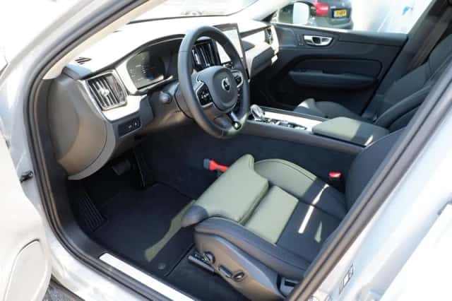 Volvo XC60 (2025) thumbnail 3