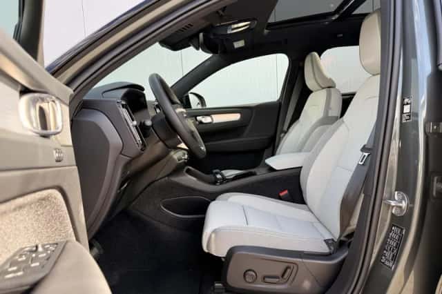 Volvo EX40 (2026) thumbnail 3