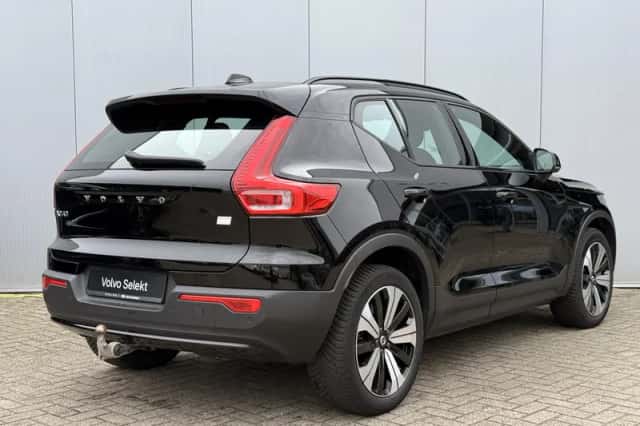 Volvo XC40 (2023) thumbnail 2
