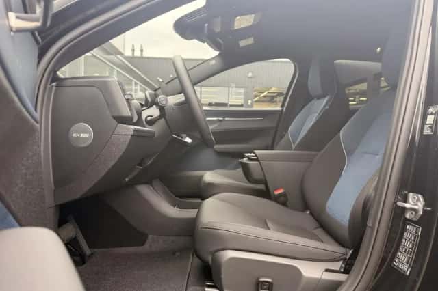 Volvo EX30 (2026) thumbnail 3
