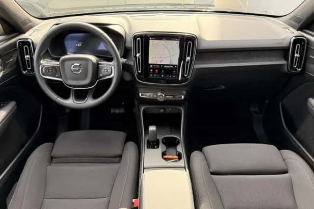 Volvo EX40 (2025) thumbnail 4