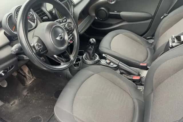 MINI Cooper (2015) thumbnail 3