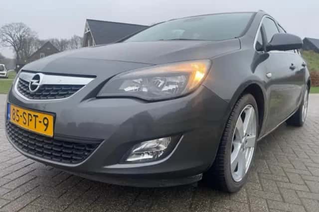 Opel Astra (2011) thumbnail 1