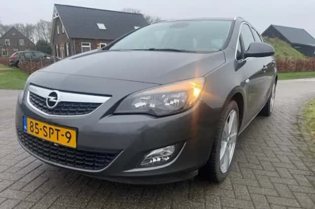 Opel Astra (2011) thumbnail 4