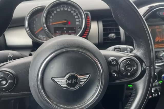 MINI Cooper (2015) thumbnail 6
