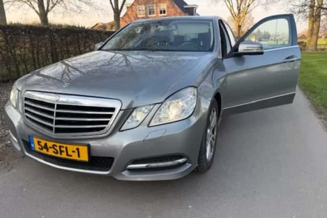 Mercedes-Benz E-Klasse (2011) thumbnail 2