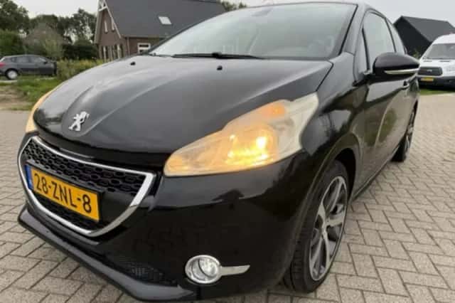 Peugeot 208 (2013) thumbnail 2