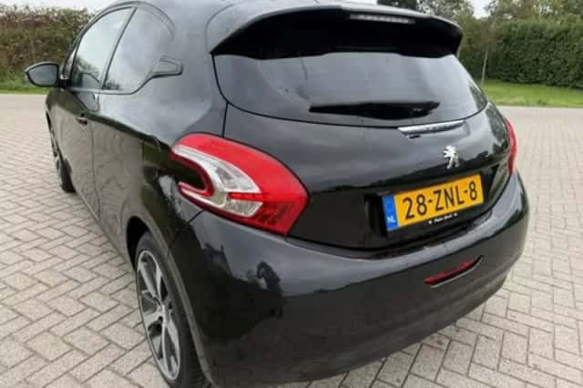 Peugeot 208 (2013) thumbnail 5