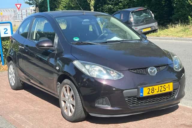 Mazda 2 (2009) thumbnail 1