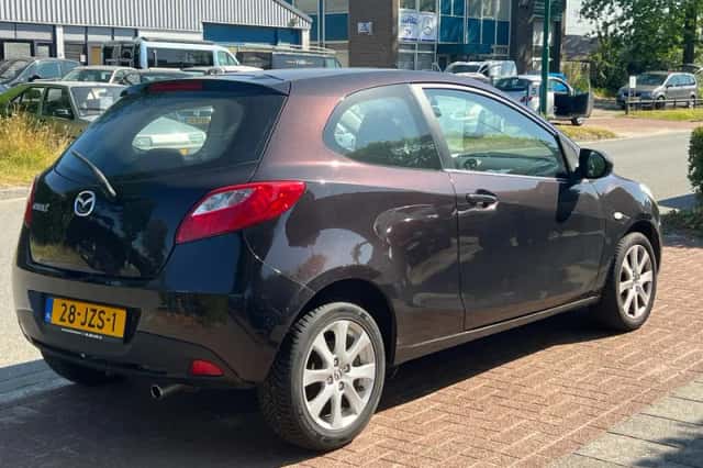 Mazda 2 (2009) thumbnail 5