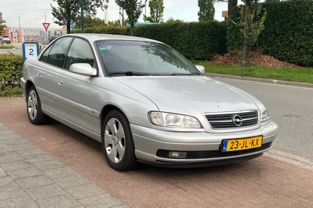 Opel Omega (2002) thumbnail 1
