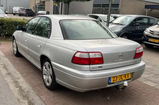 Opel Omega (2002) thumbnail 3
