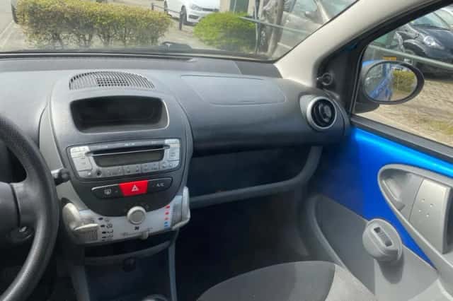 Peugeot 107 (2010) thumbnail 6