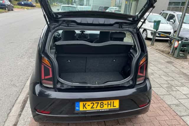 Volkswagen Up! (2021) thumbnail 6