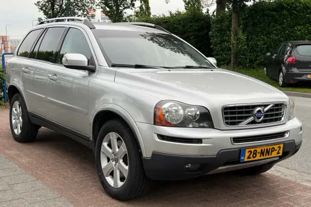 Volvo XC90 (2010) thumbnail 1