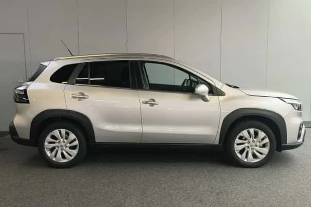 Suzuki S-Cross (2023) thumbnail 3