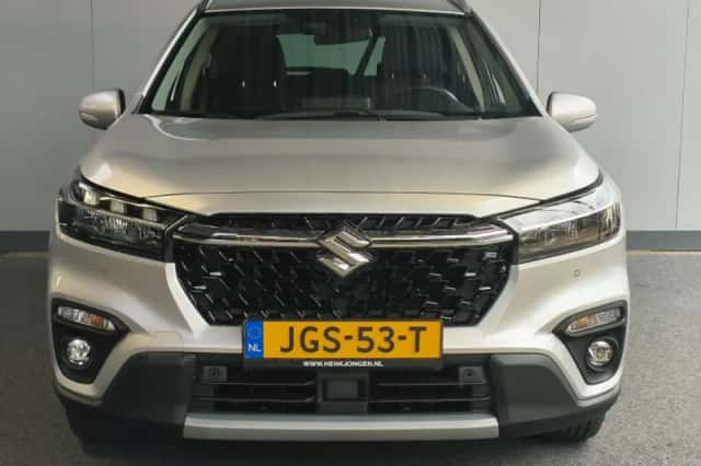 Suzuki S-Cross (2023) thumbnail 4