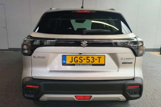 Suzuki S-Cross (2023) thumbnail 5