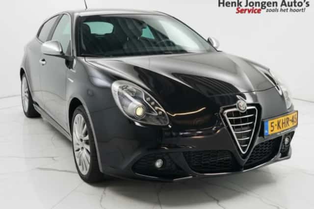 Alfa Romeo Giulietta (2013) thumbnail 2