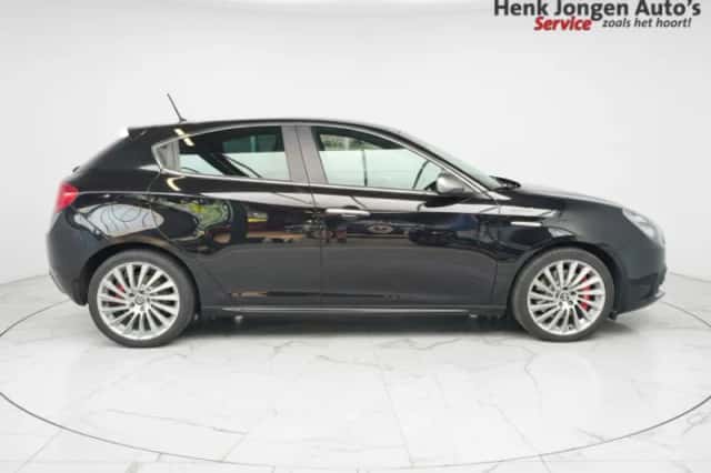 Alfa Romeo Giulietta (2013) thumbnail 3