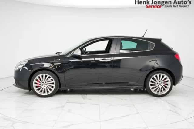 Alfa Romeo Giulietta (2013) thumbnail 6