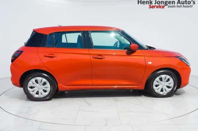 Suzuki Swift (2025) thumbnail 2